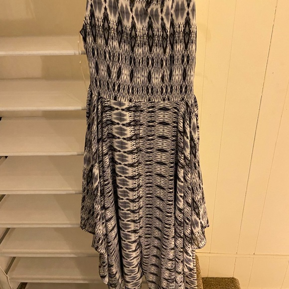 Diva Collection Size Medium Pattern dress - Picture 7 of 9